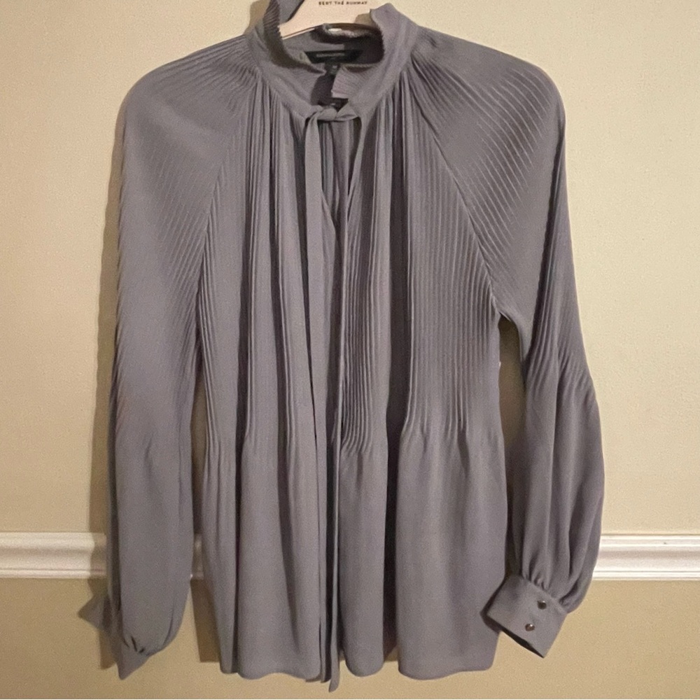 Banana Republic size medium blouse gray, in excellent condition, worn once.